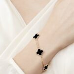 VAN CLEEF AND ARPELS 18k Vintage Alhambra long bracelet, 5 motifs - Image 4